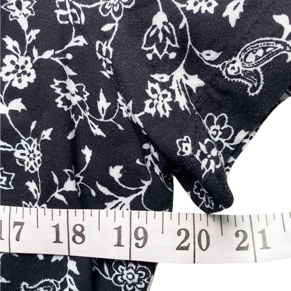 Sag Harbor Black and White Floral Button Down Short Sleeve Blouse - Picture 8 of 11